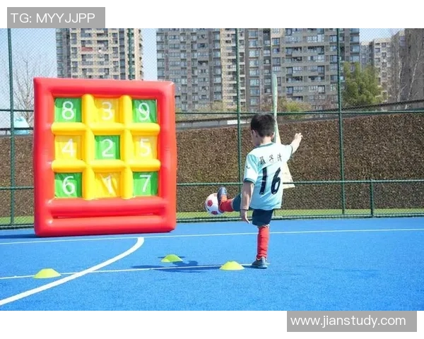节目组挑战猜测足球明星的趣味游戏揭晓明星背后的故事与成就