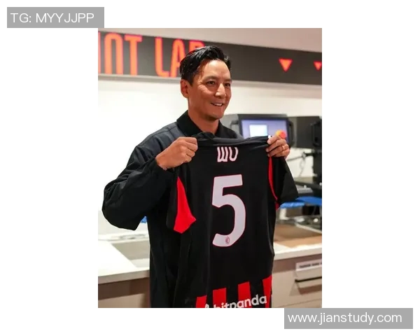 吴彦祖与足球明星的精彩瞬间照片分享，见证运动与魅力的完美结合